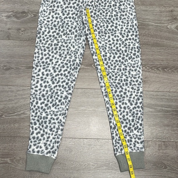NWT Cuddl Duds Sweater Knit Pajama Top and Jogger Pant Set Leopard Print XS - Picture 12 of 15